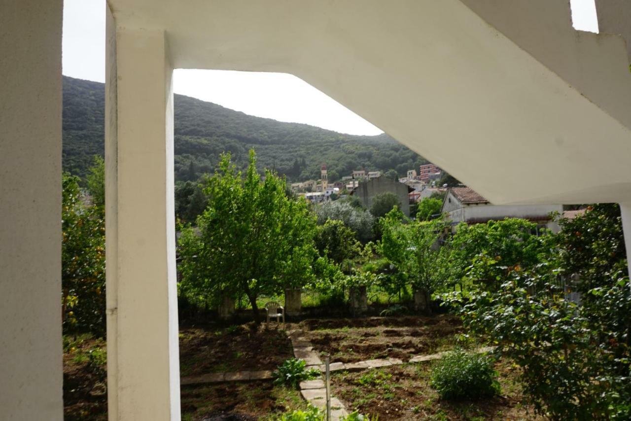 Ferienwohnung J&B Countryside Life Ágios Matthaíos Exterior foto