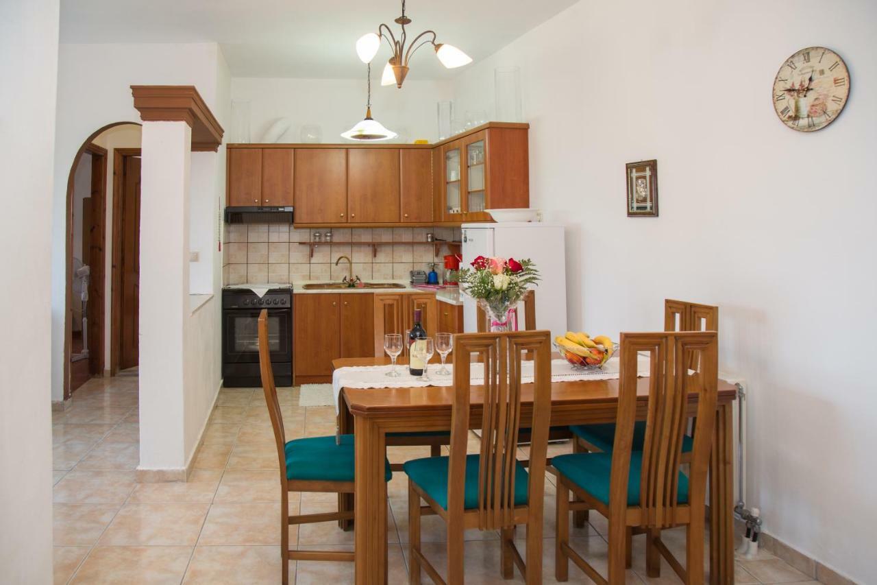 Ferienwohnung J&B Countryside Life Ágios Matthaíos Exterior foto